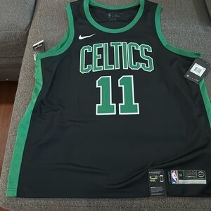 Men’s brand new Celtics jersey!